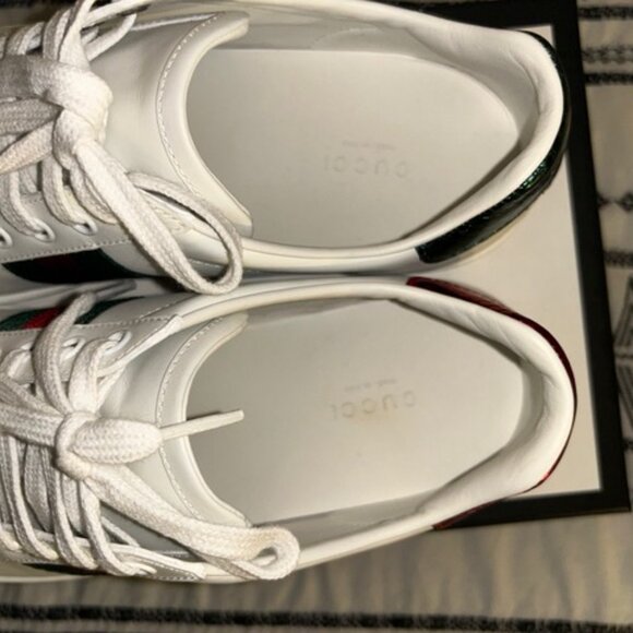 Authentic Women’s Gucci Ace Sneaker with Bee Size 9 - Picture 5 of 11